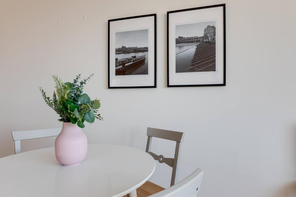 Jt'S Apartments Korunni Str. Prague Ngoại thất bức ảnh