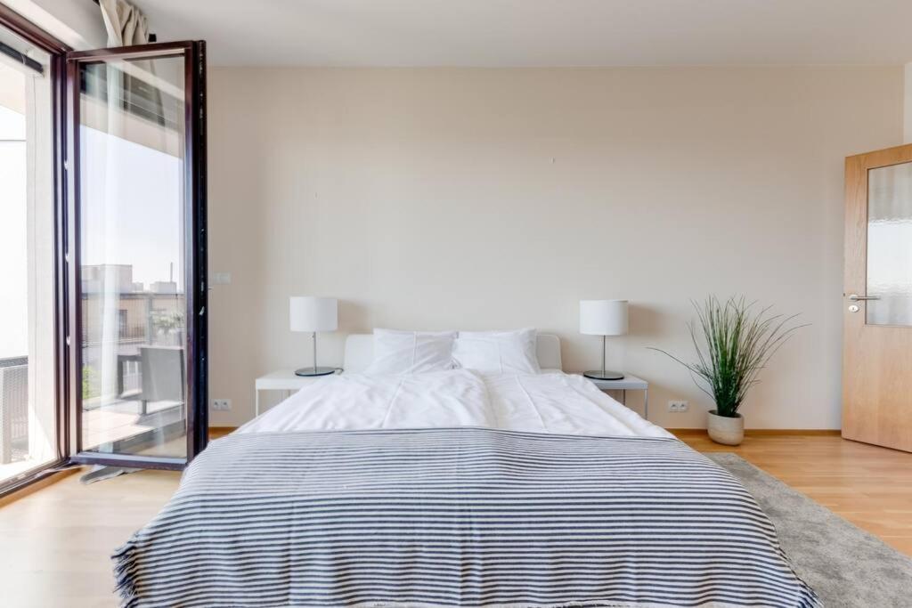 Jt'S Apartments Korunni Str. Prague Ngoại thất bức ảnh