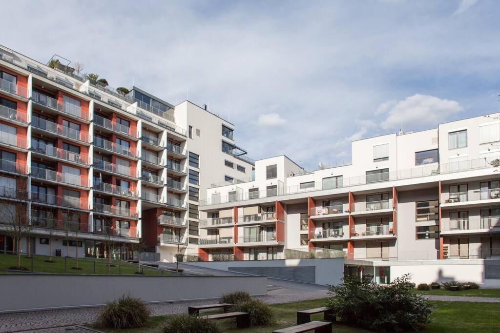 Jt'S Apartments Korunni Str. Prague Ngoại thất bức ảnh