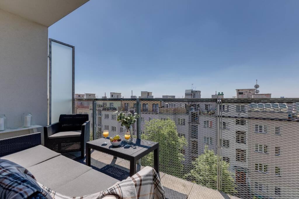 Jt'S Apartments Korunni Str. Prague Ngoại thất bức ảnh