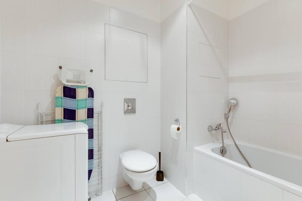 Jt'S Apartments Korunni Str. Prague Ngoại thất bức ảnh