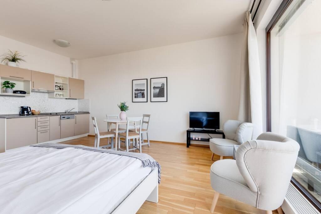 Jt'S Apartments Korunni Str. Prague Ngoại thất bức ảnh