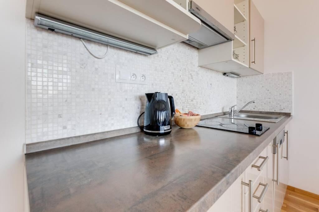 Jt'S Apartments Korunni Str. Prague Ngoại thất bức ảnh